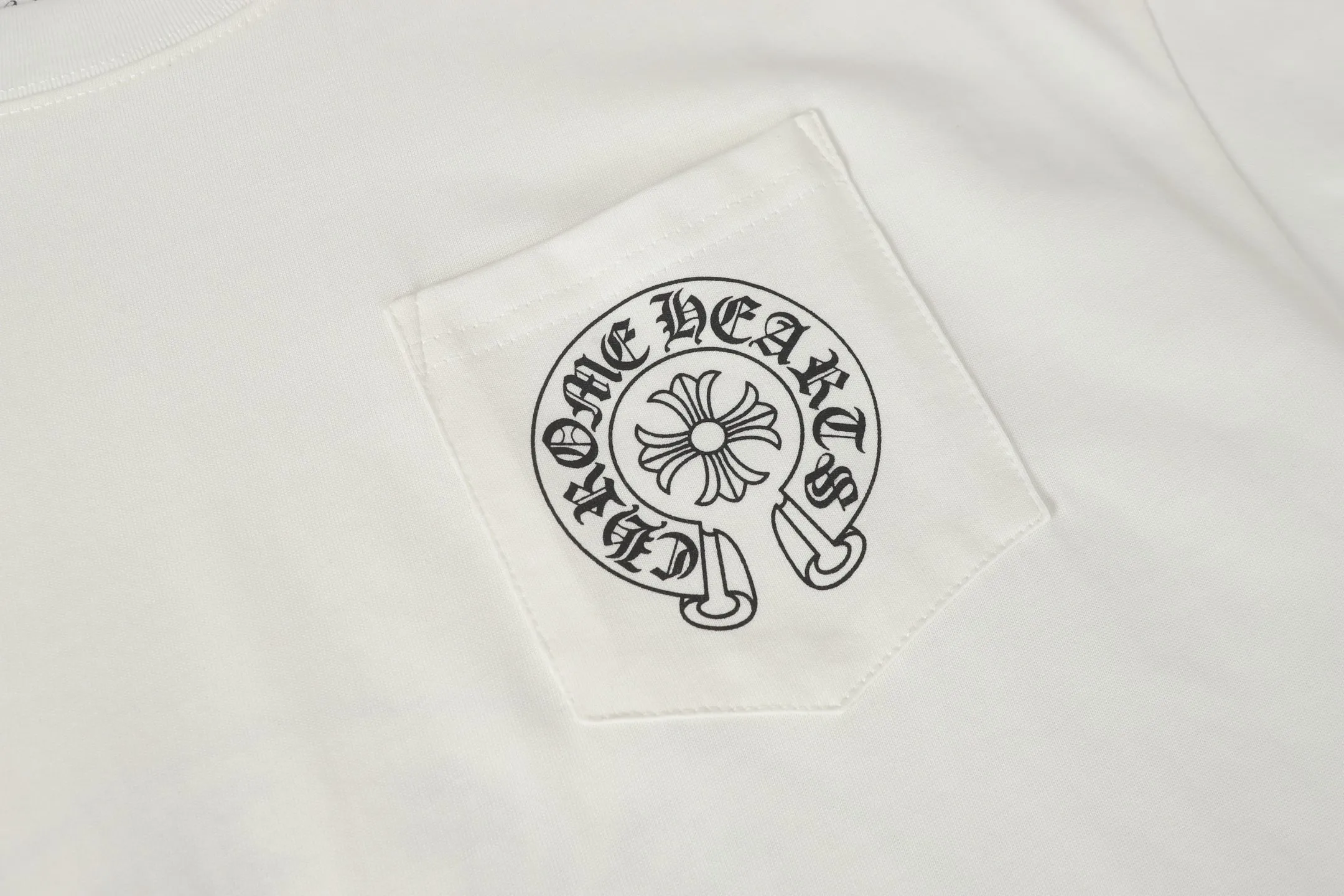 P140 2113 - Chrome Hearts/Chrome Hearts Hong Kong limited Sanskrit letter printed short-sleeved T-shirt - High weight, high density and high quality. The wool is soft, delicate and skin-friendly. It feels soft and silky. It has excellent warmth and skin-friendly properties. - Custom-woven and dyed, no color difference, no matter the fabric or workmanship details. Rolled over the ordinary version on the market -Colour: black white -Size: S M L XL